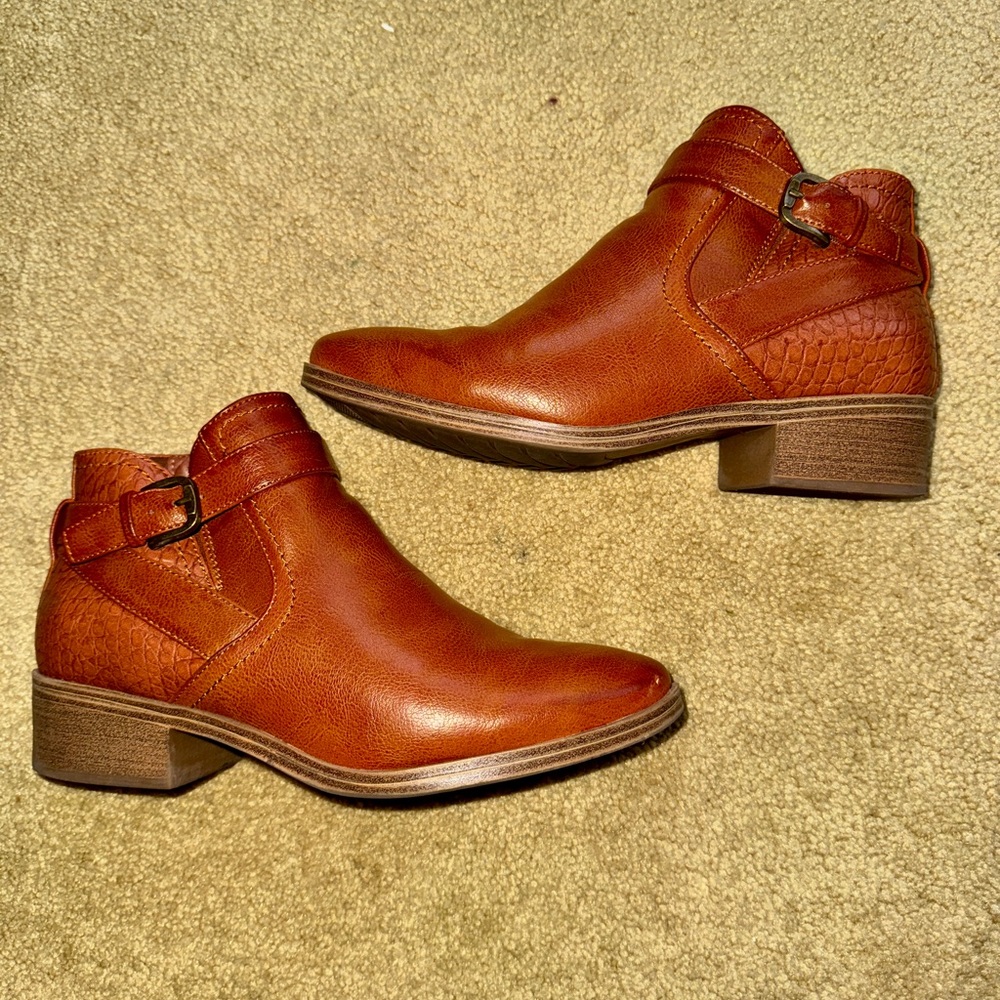 BareTraps Maci Booties